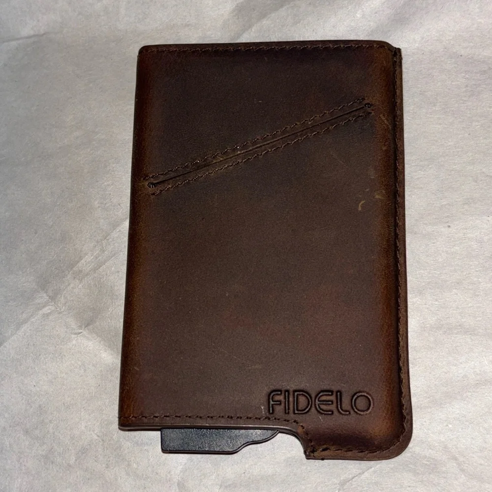 Fidelo Men’s Ultra Slim Hybrid Leather Wallet card holder Rustic Brown NWT